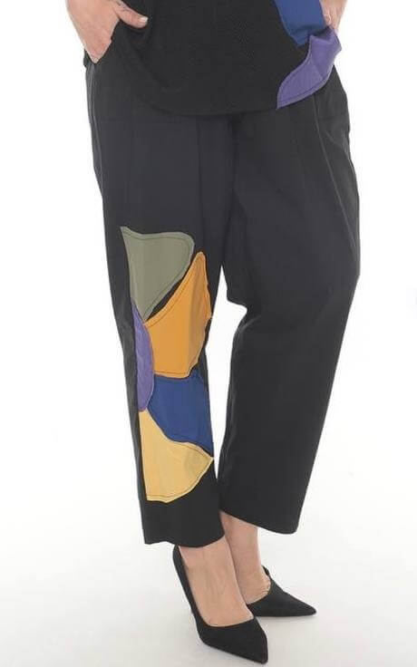 Черные брюки с цветными нашивками арт. 23670212