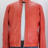 Стильная кожаная куртка красного цвета 92371006